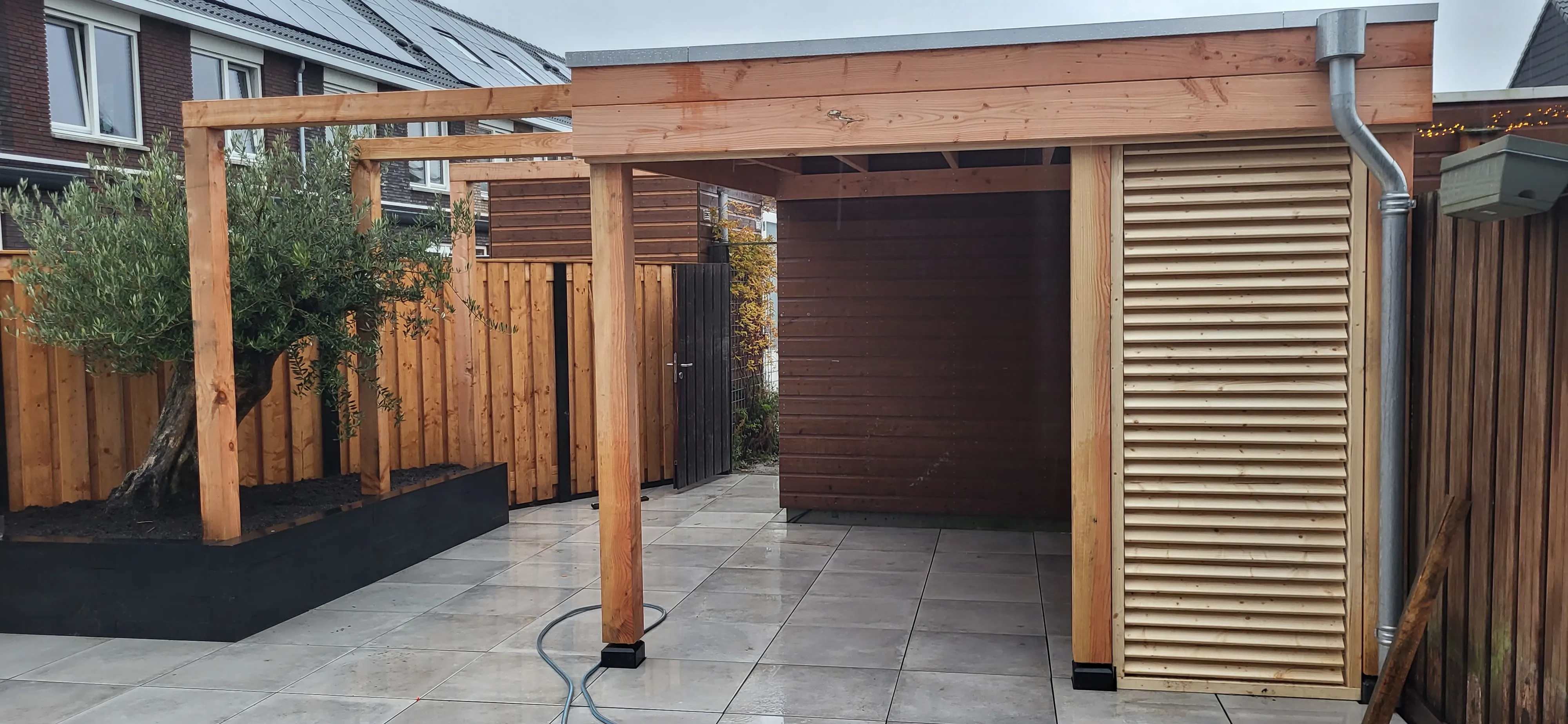 Pergola met schaduwdoek door Menno Maakt