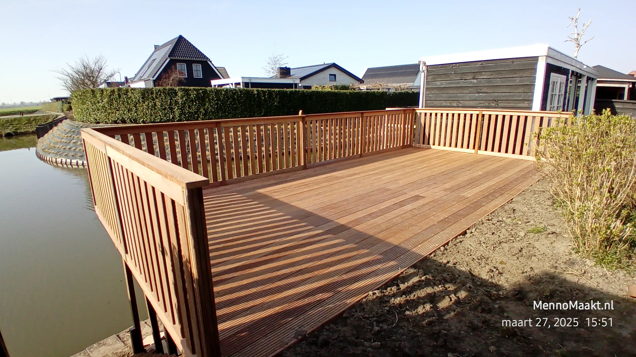 Hardhouten vlonder terras